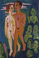 Ein nackter Mann mit rötlicher Haut umarmt eine nackte Frau im Inkarnat. Sie gehen unter einem blauen Himmel mit rosa Wolken, während links und rechts von ihnen sie grüne Gesichter anstarren, die miteinander tuscheln und ihre Missbilligung kundtun.