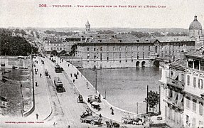 The bridge in the 1920s, with the former Toulouse tramway.