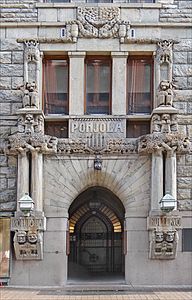 Main entrance of the Pohjola Insurance building in Helsinki, sculptures by Hilda Flodin (1899–1901)