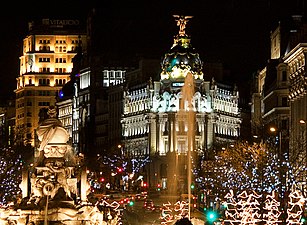 Night view of the Plaza, with the Metropolis Building