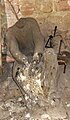Wallerfangen, Reste der von Revolutionsaktivisten geschändeten Fußfälle von Pierrar de Corail, Sitzender Jünger