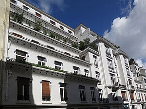 Stepped concrete apartment building in Paris by Henri Sauvage (1912–1914)
