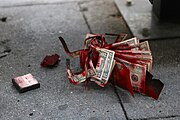 Mit einem Sicherheitspäckchen zerstörte Banknoten (aus einem Banküberfall in USA)
