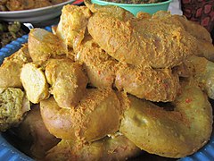 Gulai tambunsu, intestine gulai sold in Bukittinggi