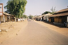 Eine Straße in Janjanbureh