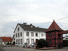 The town hall and school in Neuhaeusel