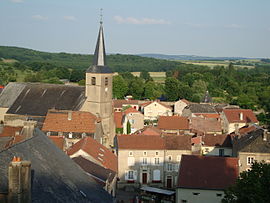 The church and surroundings in Rodemack