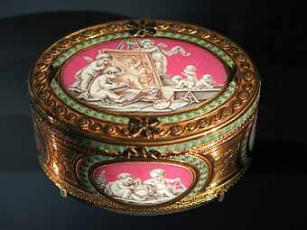 Louis XVI style snuff box, by Jean Frémin, 1763–1764, gold and painted enamel, Louvre[110]