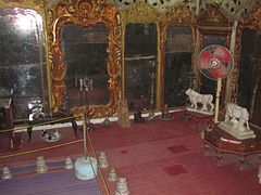 Mirrors in the bedchamber