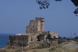 View of the Castrum Petrae Roseti [it] in Marina di Roseto Capo Spulico [it]