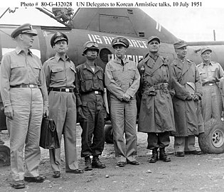 Paik in an armistice delegation in 1951.