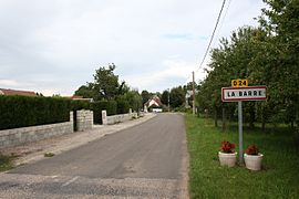 Southwestern entrance to La Barre on D24 road