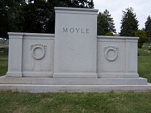 Grave monument to the Moyle family