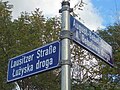 Zweisprachige Straßenschilder in Cottbus (Chóśebuz) auf Deutsch und Niedersorbisch