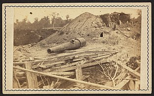 Dismounted cannon and ruins, Port Hudson