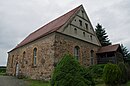 Dorfkirche mit Kirchhofmauer