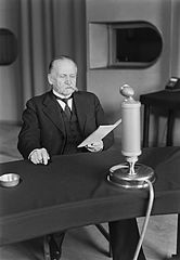 Kallio speaking on the radio in 1930s.