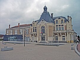 The town hall in Saint-Yorre