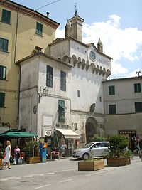 The main gate of Scansano