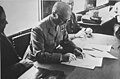 Der französische General Huntziger unterzeichnet am 22. Juni 1940 den Waffenstillstand von Compiègne