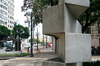Seitenansicht, Skulptur ohne Titel, Praça da Sé, São Paulo, 1979
