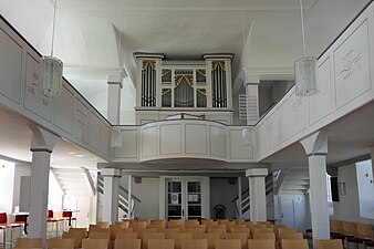 Die Orgel auf der dreiseitig umlaufenden Empore