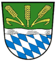 Landkreis Straubing (–1972) Geteilt durch einen schmalen silbernen Wellenbalken; oben in Grün in fächerförmiger Anordnung drei goldene Halme mit Ähren, unten die bayerischen Rauten.