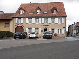 The town hall in Dolving