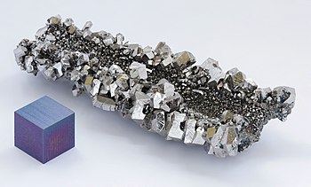 Niobium crystals and cube