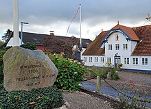 Wiedervereinigungsstein in der Ortsmitte von Skodsbøl