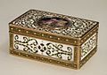 French, Paris; Snuffbox, painting; Metalwork-Gold and Platinum.