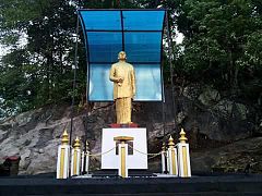 Wilmot A Perera Statue, Sri Palee Campus