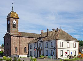 The church and town hall in Breuches