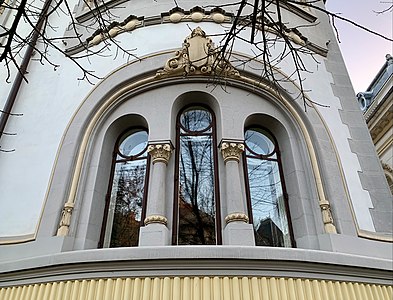 Romanian Revival engaged columns on the C.N. Câmpeanu House on Bulevardul Dacia, Bucharest, by Constantin Nănescu, c.1923[4]