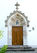 Ehemaliges Hauptportal der Graf-Arco-Kirche als Seiteneingang (unbenutzt)