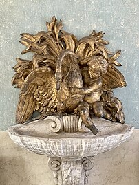 Carraramarmor und vergoldeter Wasserbrunnen im Eingangsbereich der Wohnung des Intendanten (18. Jh.)