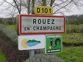 A road sign at the entrance to Rouez