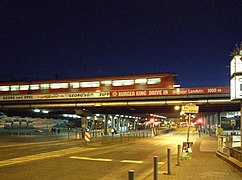 Hochbahnabschnitt der S-Bahn Rhein-Main westlich des Frankfurter Hauptbahnhofs.