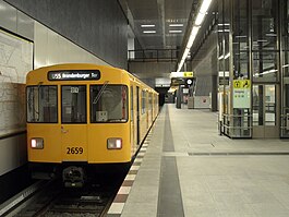 A U55 train at Hauptbahnhof
