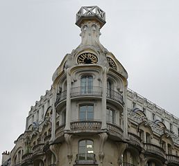 Sinuous onion-shaped tops – Félix Potin Building (Rue de Rennes no. 140–140bis) in Paris, by Paul Auscher (1904)