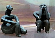 The thinking "Hamangia" figurines