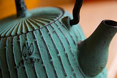 Tetsubin (鉄瓶), Japanese cast iron kettle or teapot.