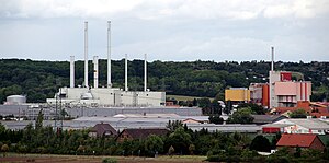 Das Kraftwerk mit der Gas- und Dampfturbinenanlage (links) und Restabfallbehandlungsanlage (rechts)