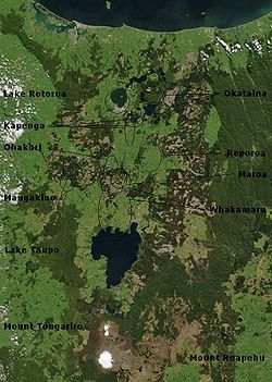 Volcano and historic lake/caldera locations in the Taupō Volcanic Zone. The distance between the town of Rotorua and the town of Taupō is 80 km. (White Island is not shown.)