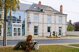The town hall in Traînou