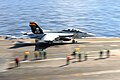Super Hornet des Luftkampfgeschwaders Jolly Rogers der US Navy, auf dem Seitenruder ein Jolly Roger