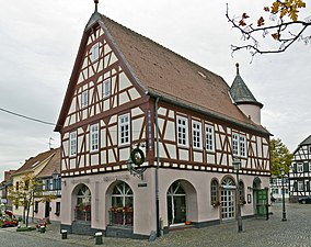 Historisches Rathaus im Stadtteil Hochstadt