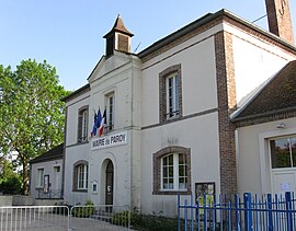 The town hall in Paroy