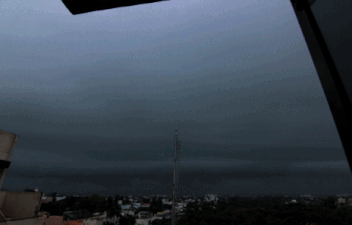 A time-lapse photography of shelf cloud just before a thunderstorm in Pondicherry, India.