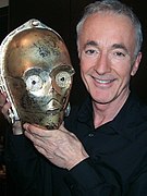 Anthony Daniels (2005) spielte C-3PO.